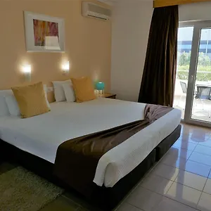 7 Apart-hotel